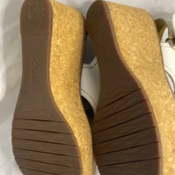 Clarks Artisan women's Leather Wedge Espadrille/Sandal, White size 8M - Picture 6 of 7